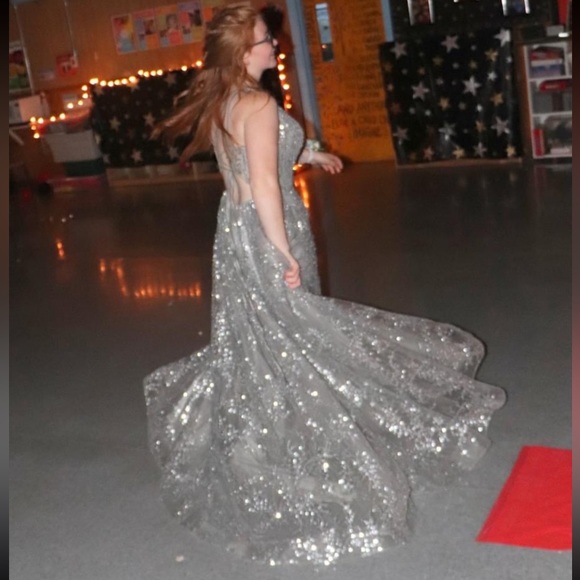 Sliver prom dress - Picture 2 of 2